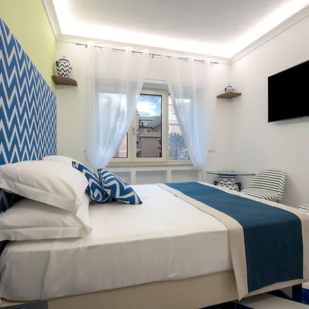 Aquae Romanae Piazza Lauro Гостевой дом 4*
